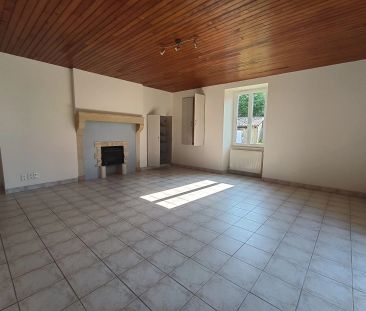 Maison à Linazay - Photo 1