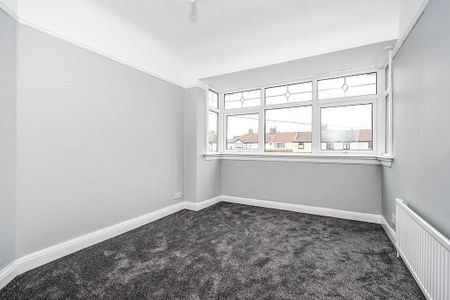 3 bedroom end of terrace house to rent - Photo 4