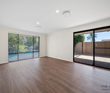 Spacious 5 Bedroom Family Home in Booragoon - Photo 1