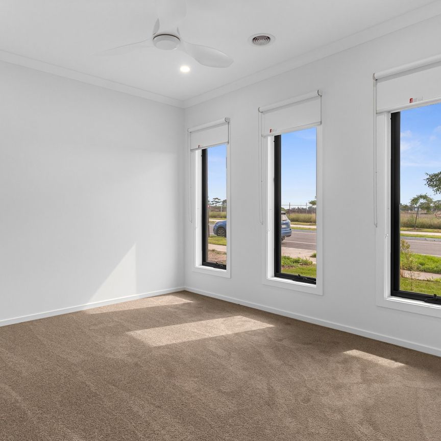Brand New 4 Bedroom Family Home - Photo 1