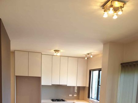 2 Bedroom unit with lock up garage - Photo 2
