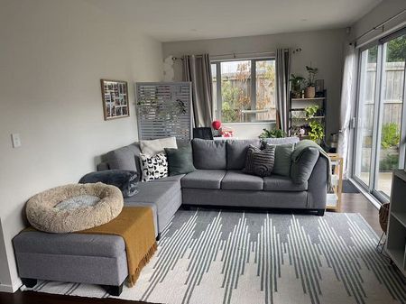Lovely townhouse with a spacious backyard - Photo 3