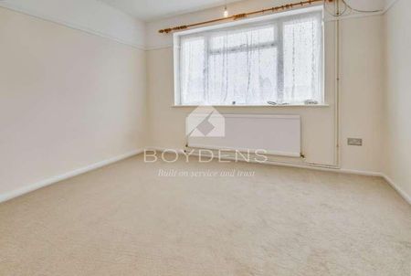 Dove Crescent, Harwich, CO12 - Photo 4