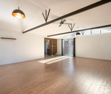 Spacious family home with workshop. - Photo 3