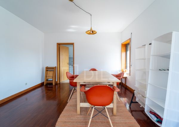 Apartamento T1 com terraço e lugar de garagem situado no Campo Alegre