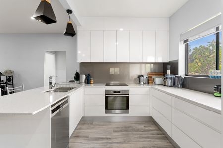 Lakeside Living! - Photo 5