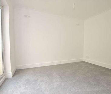 Grovehill Road, Redhill, Surrey, RH1 - Photo 2