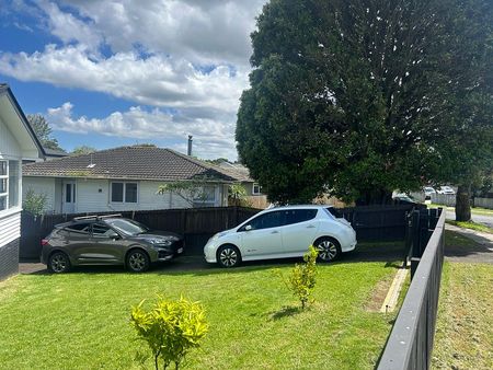 Charming 3BR Home in Wattle Downs! - Photo 3