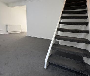 To Let - Photo 2