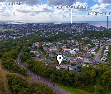 Relaxed Merewether Heights Living - Elevated Home Close to Beach & ... - Photo 6