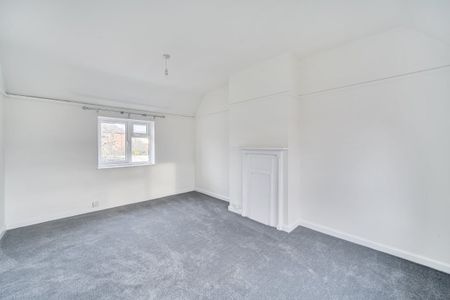 3 bedroom end of terrace house to rent - Photo 3