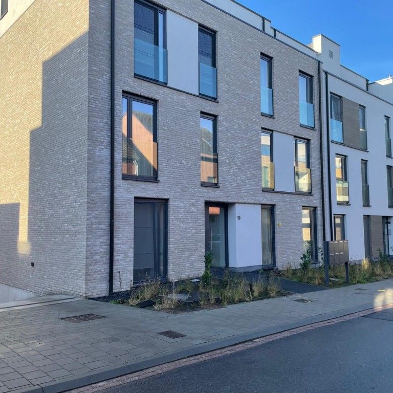 TE HUUR: Nieuwbouw gelijkvloers 2 SLPK en tuin te 1830 MACHELEN - Photo 1