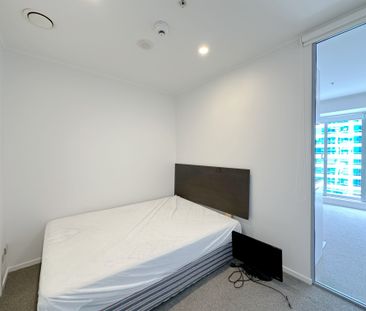 Two Bed and One Bathroom with a view - Photo 2