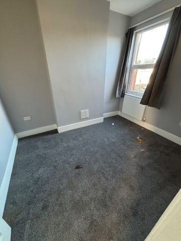 2 Bed Terraced House, Lilian Road, SW16 - Photo 4