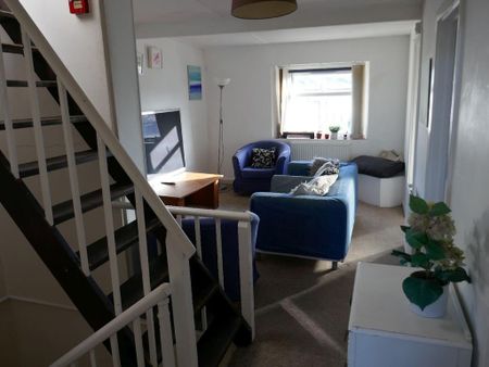 5 bedroom flat to rent - Photo 2