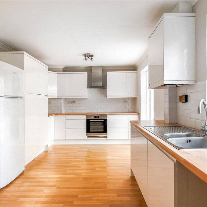 4 bedroom detached house to rent - Photo 1