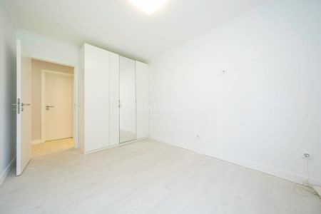 Elegante Apartamento T2 Renovado em Setúbal, para Arrendamento - Photo 2