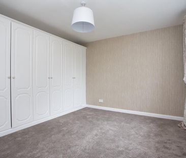 4 bedroom detached house to rent - Photo 3