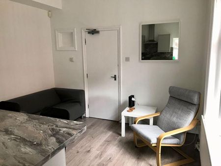 5 bedroom semi-detached house to rent - Photo 5