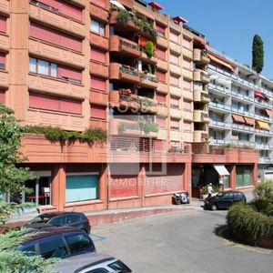 Grand appartement de 4 pièces en attrique d'env. 106m2 avec terrasse - Photo 3