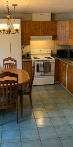 5 1/2 foyer tout inclus (wifi et hydro) terrain bordé d'un étang - Photo 3