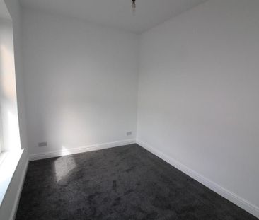 2 bedroom end of terrace house to rent - Photo 3