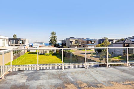 343 Dromana Parade, Safety Beach. - Photo 4