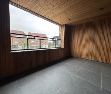 Prachtig, volledig gerenoveerd duplex appartement met 3 slaapkamers - Photo 2