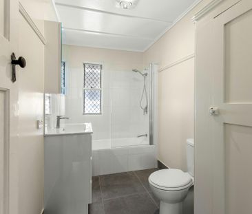 Beautiful 2 Bedroom Cottage, Perfectly Located! - Photo 6