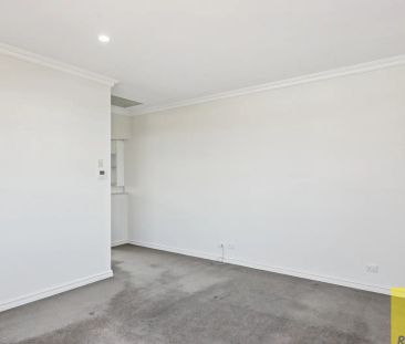 Executive Family Home, with a Pool - Photo 6