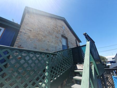 2 Bedroom Upper Unit in Onehunga - Photo 5