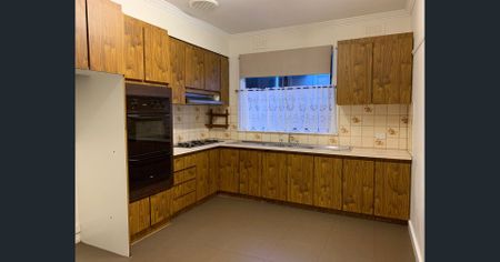 Family home awaits! - Photo 4