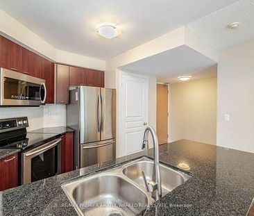 Finch/Yonge-Beauty!Freshly Painted 1056 sqft 2Bd+Den 2Pkg &Locker - Photo 3