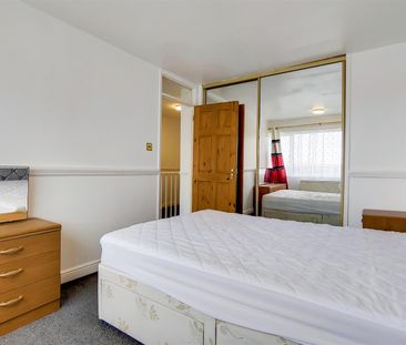 Terraced House To Let - Photo 3
