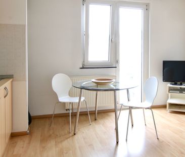Modern möblierte Wohnung mit Balkon direkt am Zülpicher Platz - Photo 1