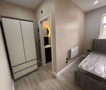 🩺 Newly Renovated House Share - Ideal for Medical Students | Farnwo... - Photo 6