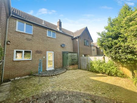 2 bedroom terraced house to rent - Photo 2