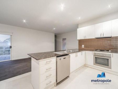 2/6 Howard Avenue, MOUNT WAVERLEY, VIC - Photo 5