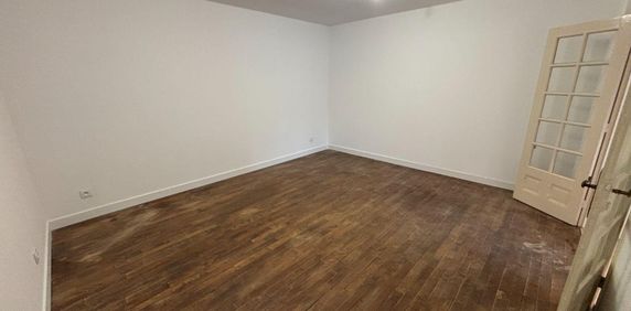 Une maison d'habitation comprenant : - Rez-de-chaussée : Cuisine, séjour, salon, salle d'eau... - Photo 2