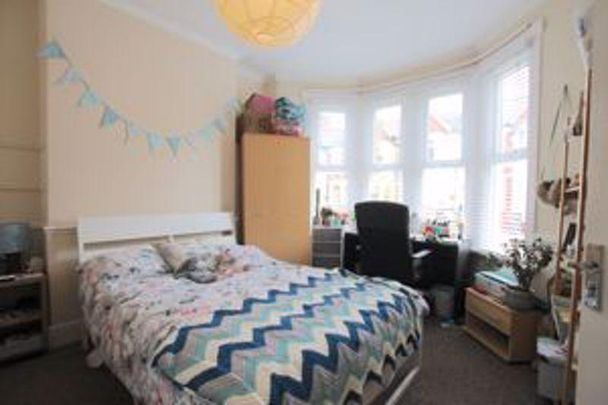 4 bedroom terraced house to rent - Photo 1