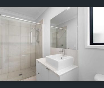 Modern 3-Bedroom House Opposite Parkland - Photo 5