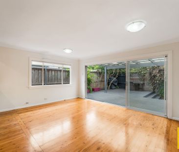 Beautiful Three Bedroom Home! - Photo 2