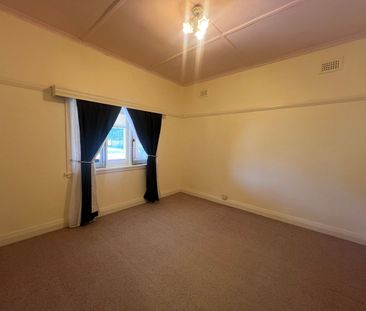 Three Bedroom Home Close to CBD - Photo 3