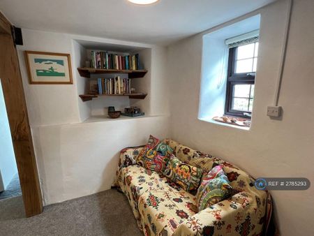 2 bedroom end of terrace house to rent - Photo 4