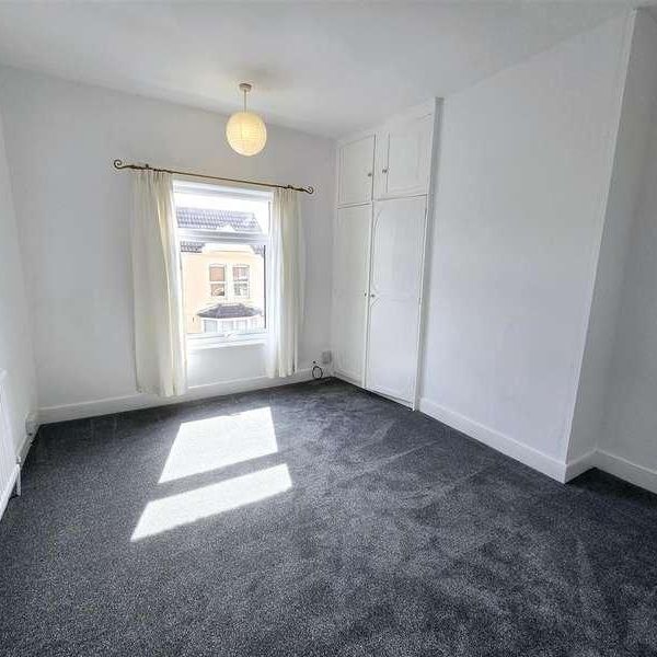 Queen Street, Rushden, Northants, NN10 - Photo 1