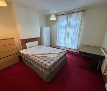 Priory Road, SO17 - Photo 3