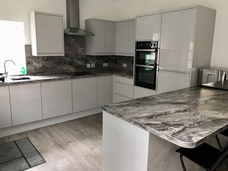 5 bedroom semi-detached house to rent - Photo 5