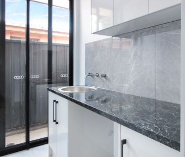 Modern Spacious Home in a Fantastic Location! - Photo 5
