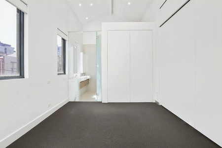 LARGE LIVING ON RICHMOND HILL! - Photo 3