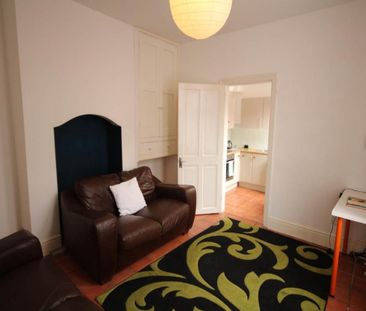 2 bedroom end of terrace house to rent - Photo 5